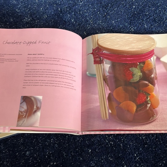 Book of Gifts from the Kitchen - Picture 4 of 7